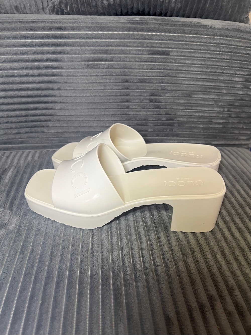 Gucci Women’s Rubber Slide Mystic White Sandals - Picture 8 of 9